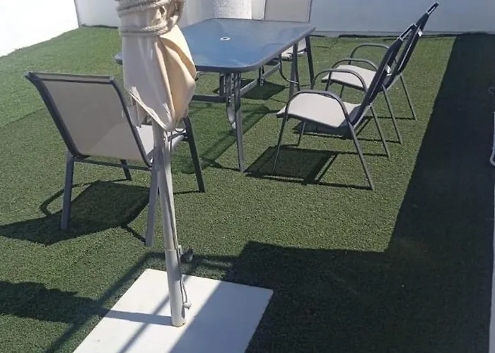 Abril Con Terraza * コニル・デ・ラ・フロンテラ