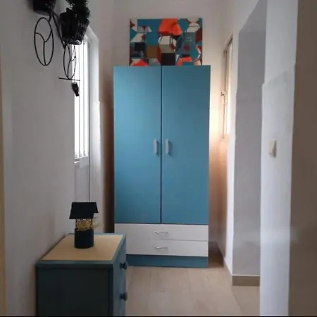 Abril Con Terraza * 科尼尔-德拉弗龙特拉