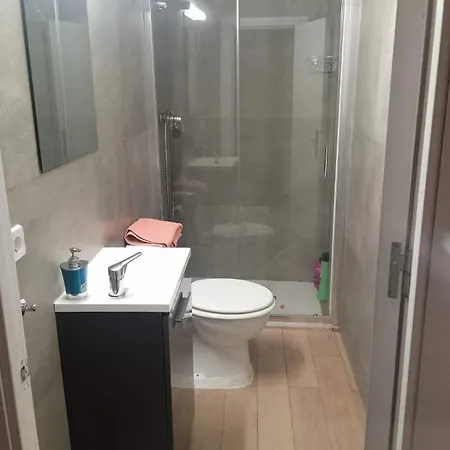 Abril Con Terraza Apartman *